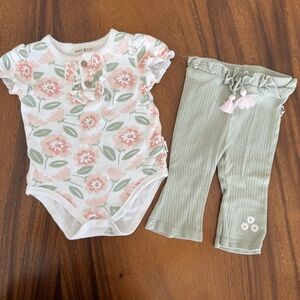 Rabbit + Bear Organic Cotton Floral Baby Bodysuit and Green Pants Set Size 6-9M